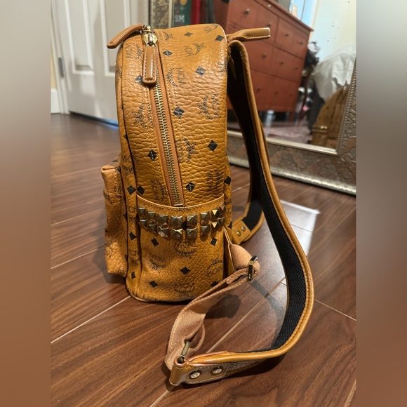 MCM Small Stark Side Studs Backpack in Visetos - UNISEX - Picture 4 of 16